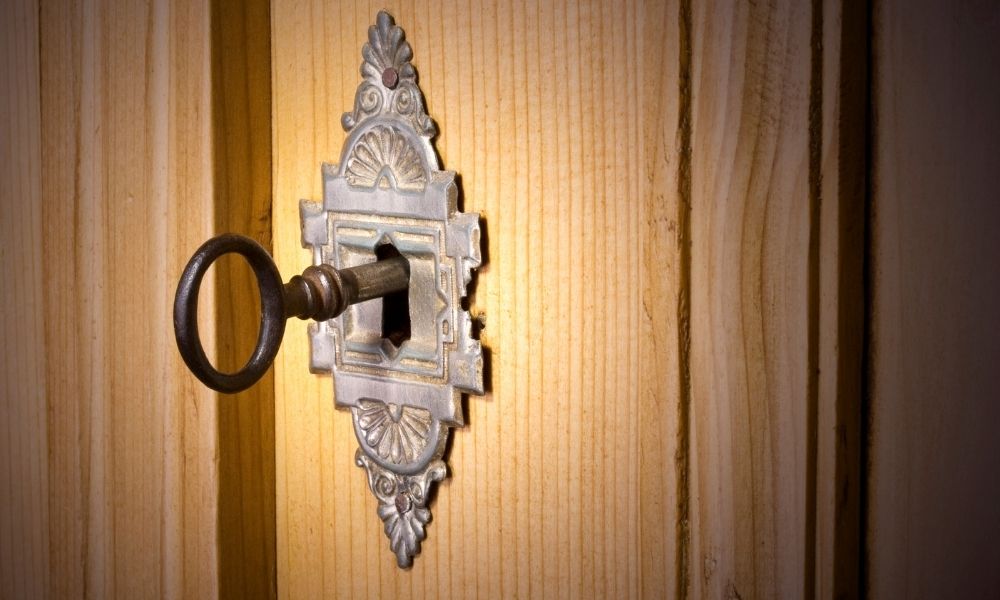 How To Unlock Bedroom Door With Hole